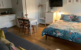 Cosy Studio Flat, Pets Allowed